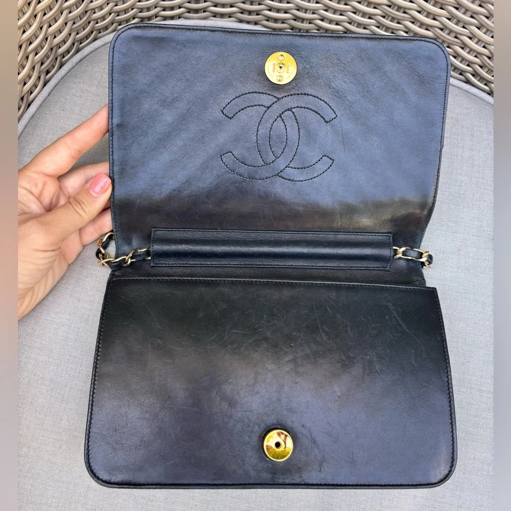 Authentic CHANEL black lambskin leather V stitch single flap 24k gold hardware